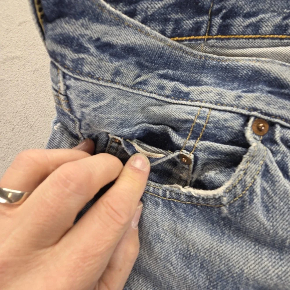 Levis 9960 important